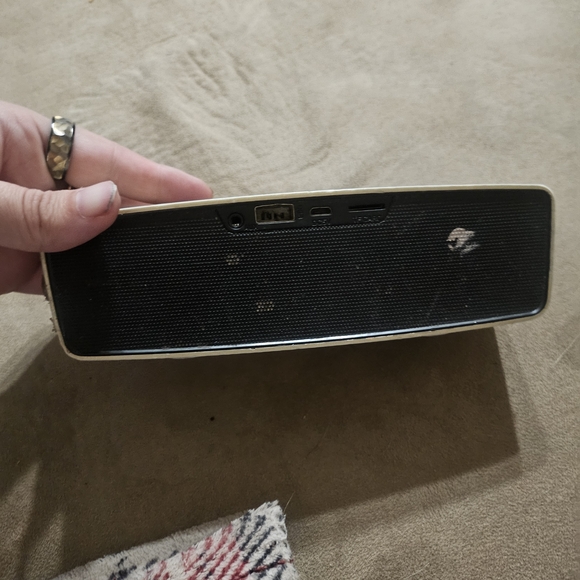 Bose Portable Speaker in Gray - Picture 5 of 7